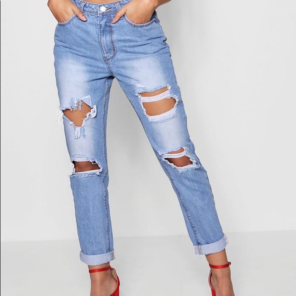 Medium washed ripped jeans size 10 US